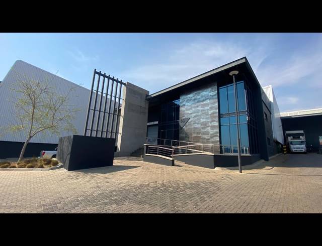 2,596M² WAREHOUSE TO LET IN LOUWLARDIA